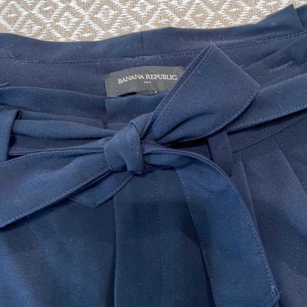 Navy dress shorts,banana republic, sizes 10, worn once, in excellent condition